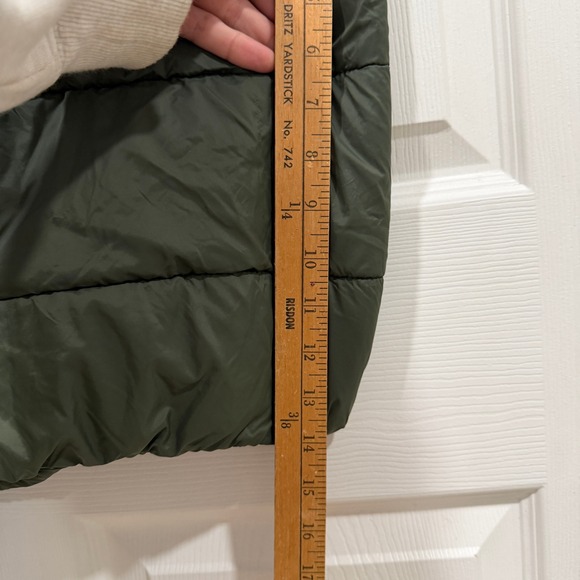 ZARA womens's Puffer Vest Green Quilted Zip Front Size L - Picture 5 of 7